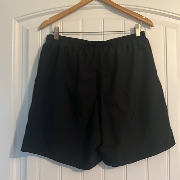 Nike running Shorts Size XL - Picture 3 of 4